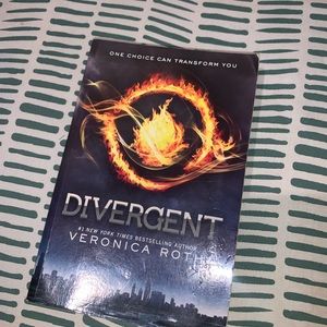 Divergent by Veronica Roth Book